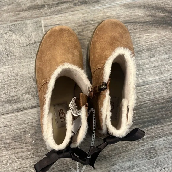 🩷Beautiful Girls Uggs - Picture 2 of 6